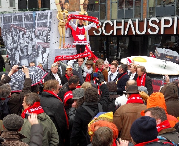 Demonstration vor dem Schauspielhaus